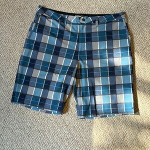 Quicksilver me s shorts size 38
